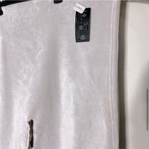 5/$25 La Vie En Rose Super Light Pink Faux Sherpa Cape Scarf Wrap - Picture 9 of 16